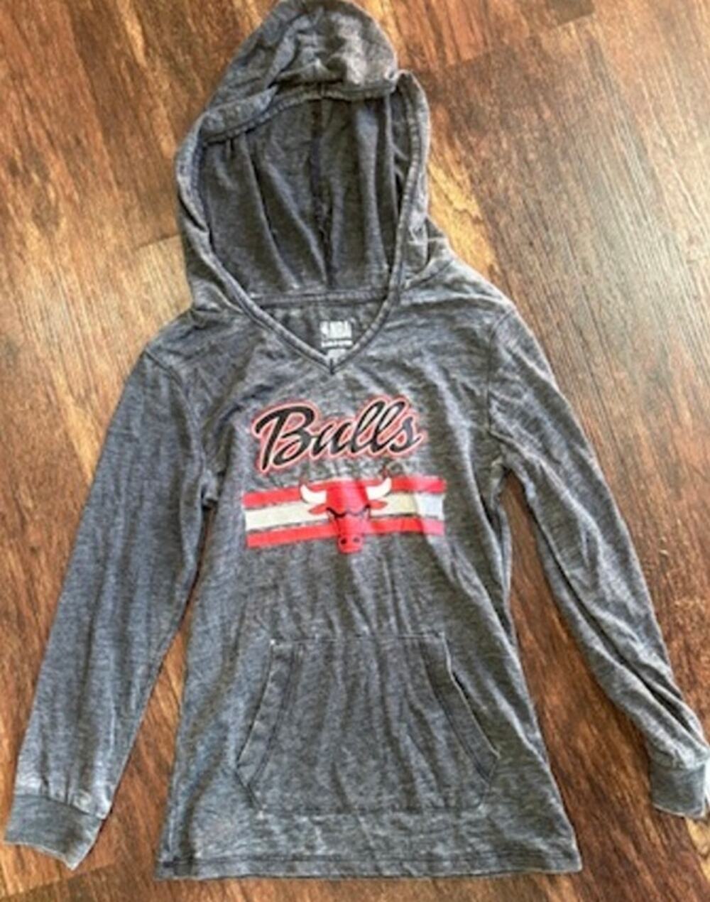 NWT Girls Chicago Bulls Lightweight Hooded Shirt Marled Grey Size Small 6/6X NBA